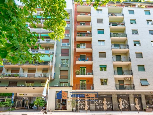 appartamento in vendita a Milano in zona Bullona