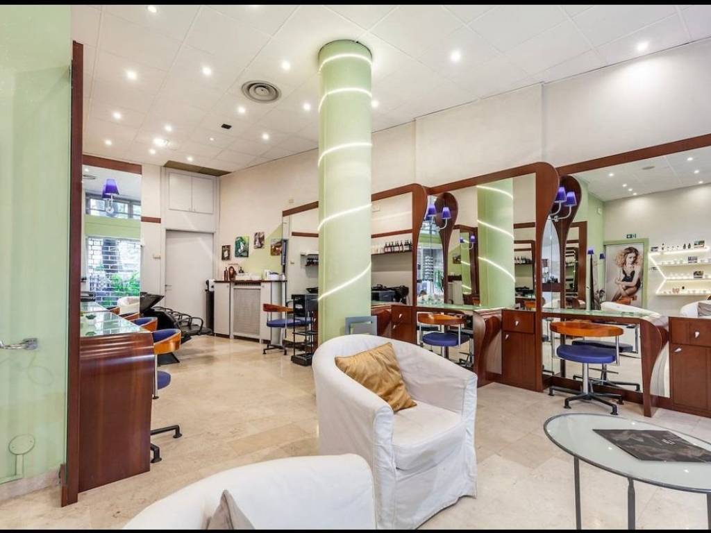 negozio in vendita a Milano in zona Porta Vittoria