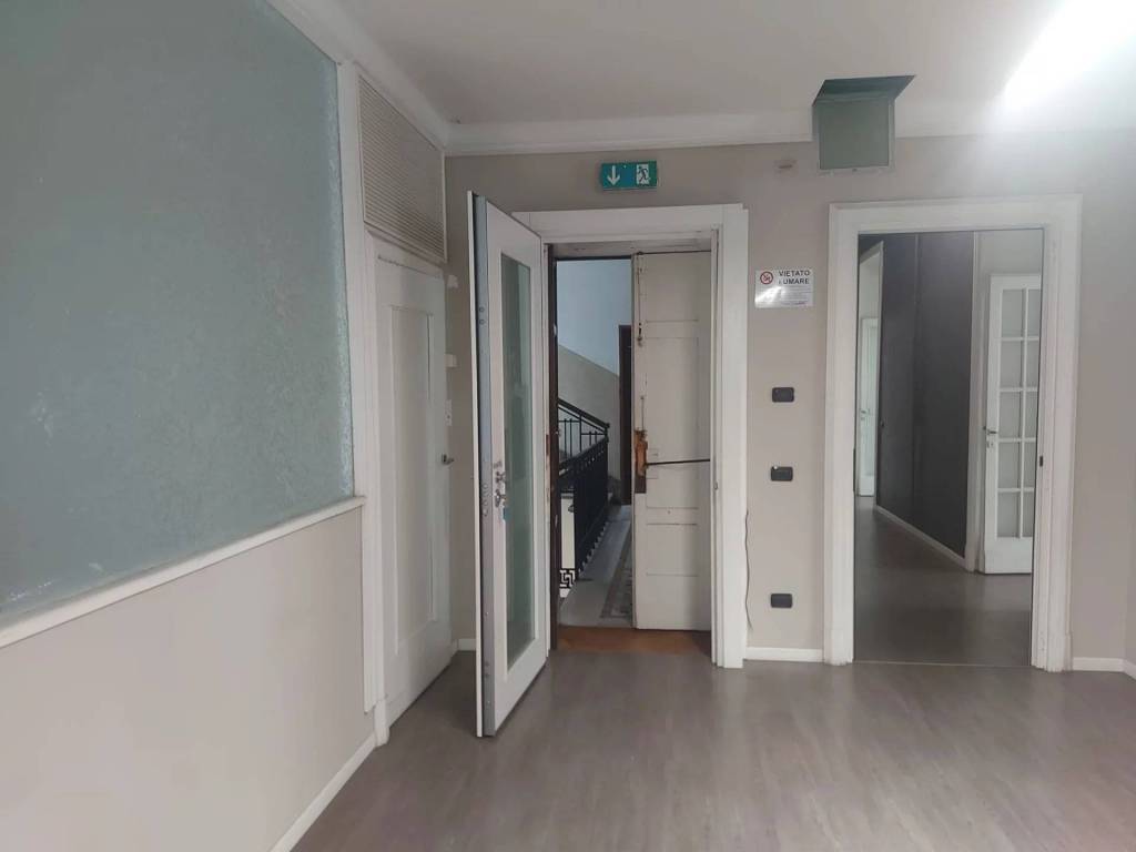 ufficio in vendita a Milano in zona Guastalla
