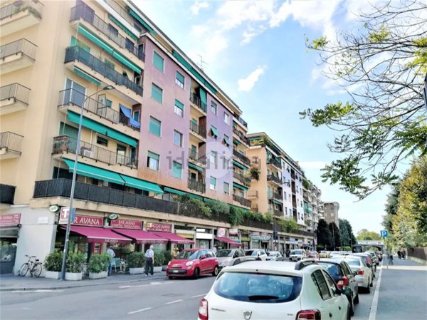 ufficio in vendita a Milano in zona Niguarda