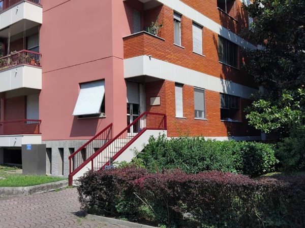 appartamento in vendita a Milano in zona Famagosta