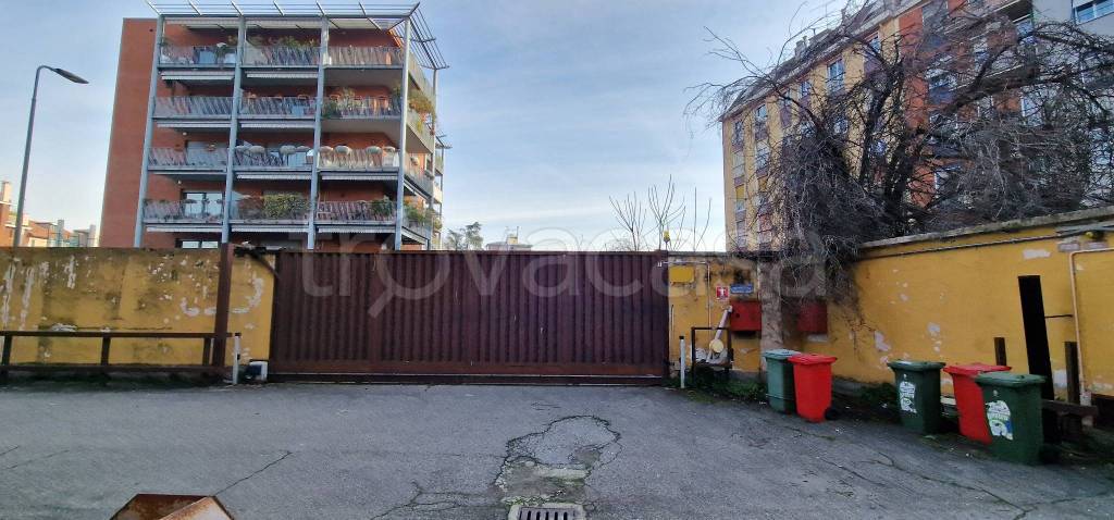 ufficio in vendita a Milano in zona Crescenzago