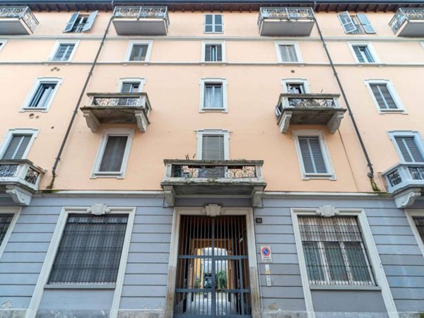 appartamento in vendita a Milano in zona Vigentino