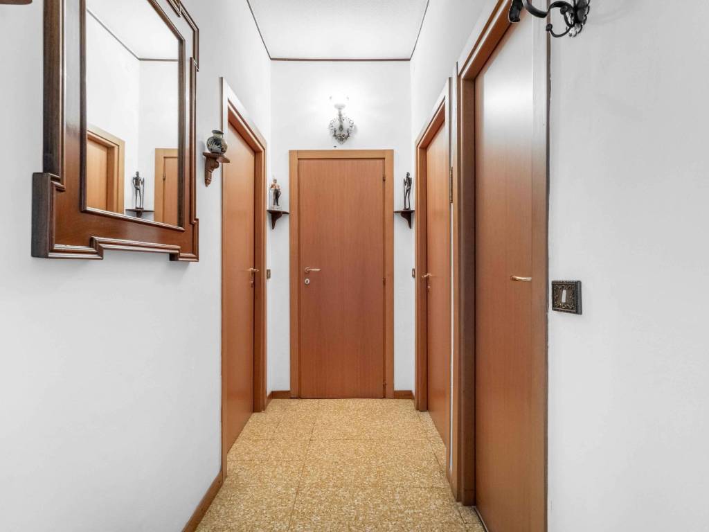 appartamento in vendita a Milano in zona Barona