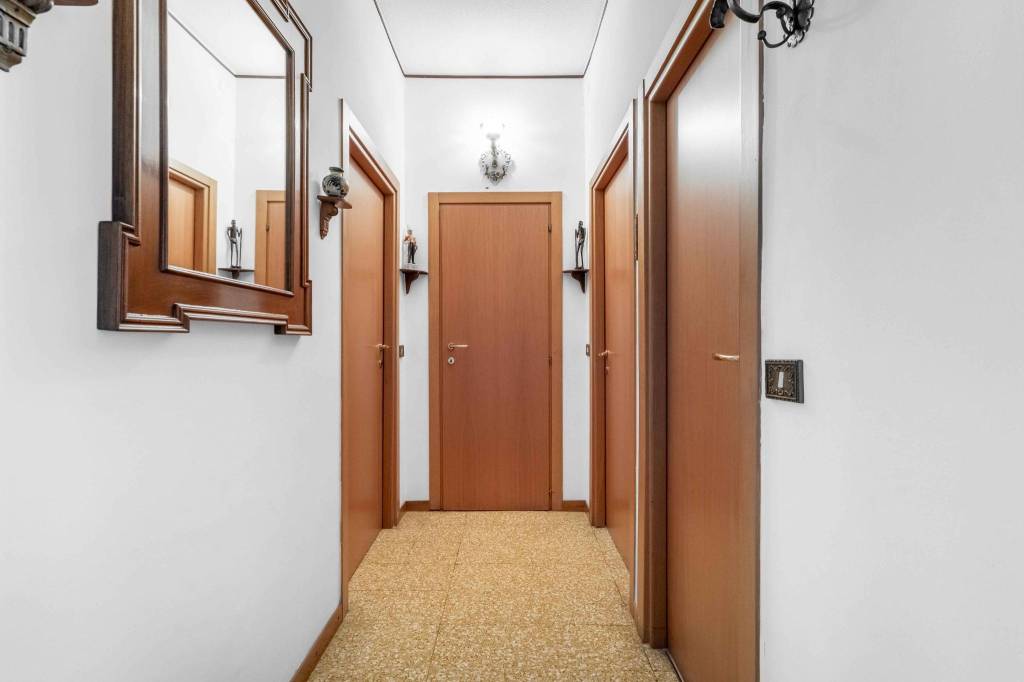 appartamento in vendita a Milano in zona Famagosta