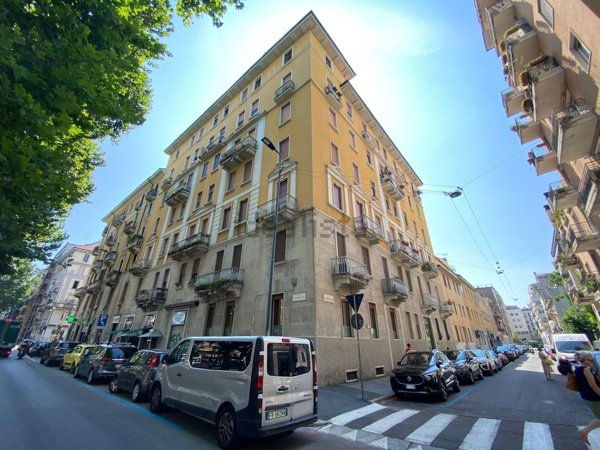 appartamento in vendita a Milano in zona Lorenteggio