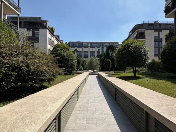 appartamento in vendita a Milano in zona Adriano