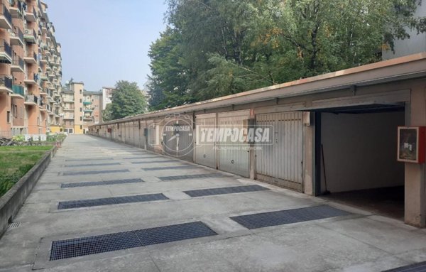 negozio in vendita a Milano in zona Precotto