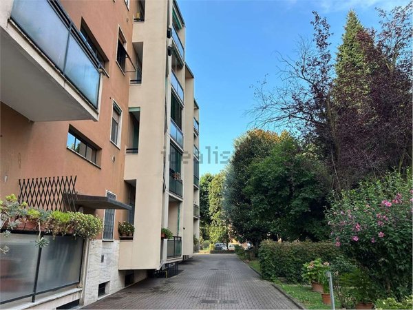 appartamento in vendita a Milano in zona Baggio