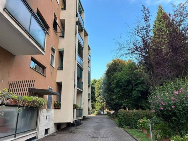 appartamento in vendita a Milano in zona Baggio