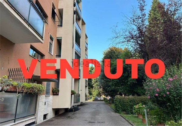 appartamento in vendita a Milano in zona Baggio