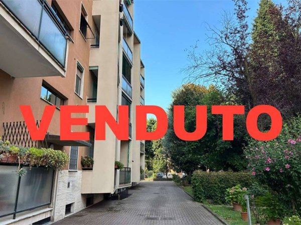 appartamento in vendita a Milano in zona Baggio
