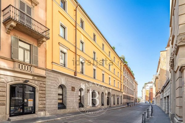 appartamento in vendita a Milano in zona Sant'Ambrogio