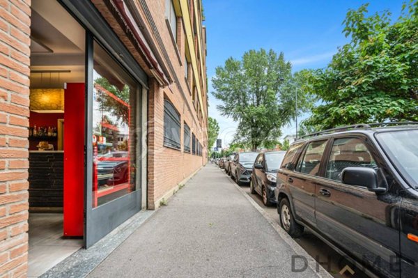 negozio in vendita a Milano in zona Corvetto