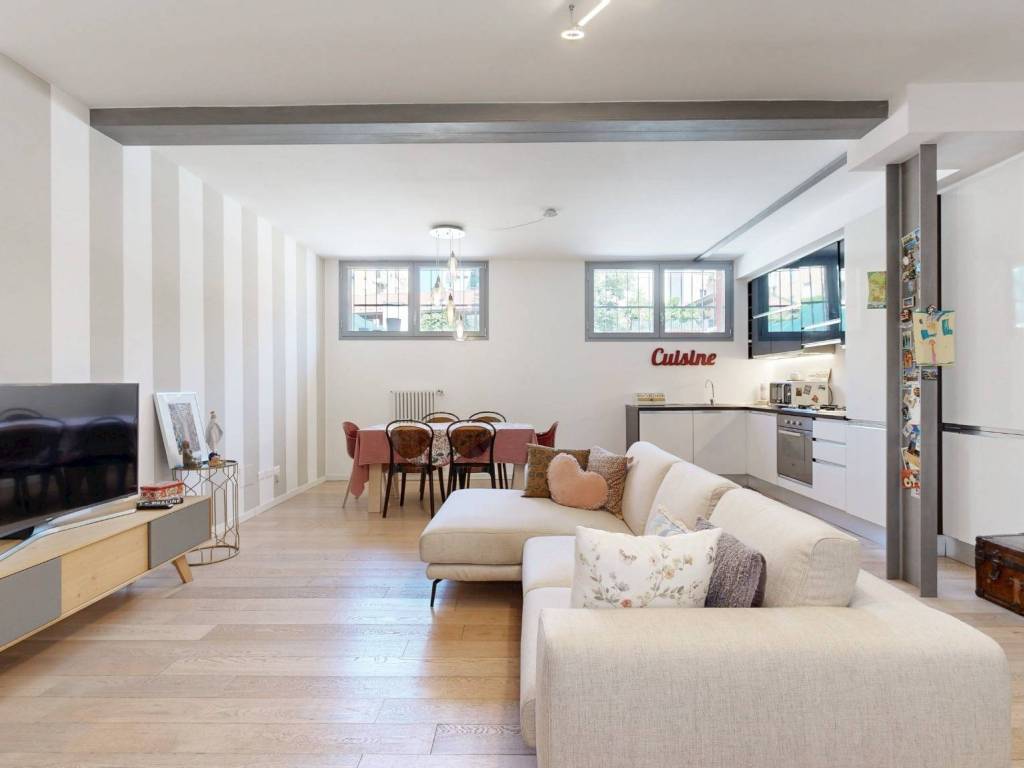 appartamento in vendita a Milano in zona Porta Genova