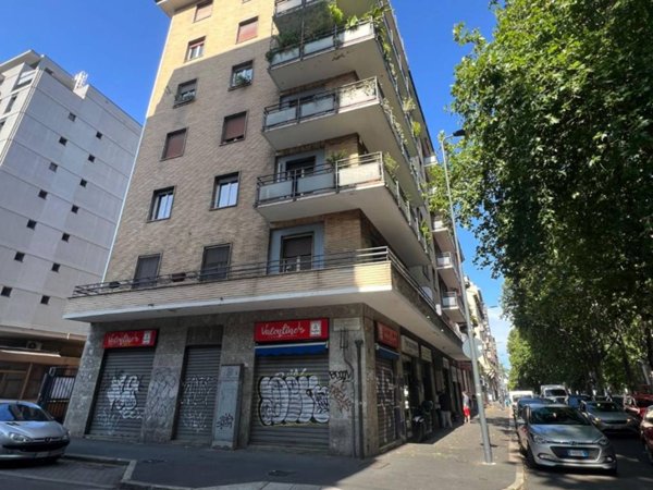 negozio in vendita a Milano in zona Isola