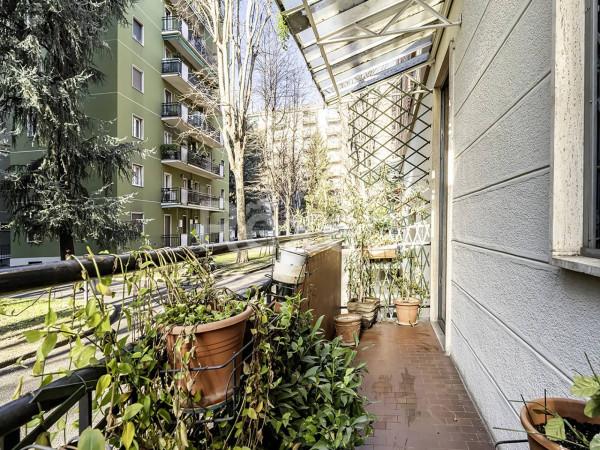appartamento in vendita a Milano in zona Lorenteggio