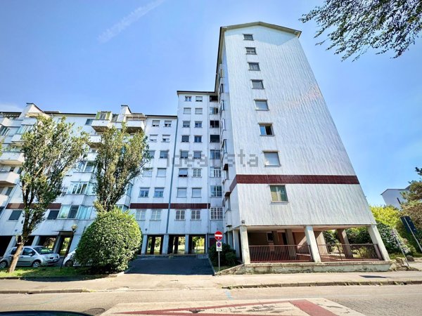 appartamento in vendita a Milano in zona Forze Armate