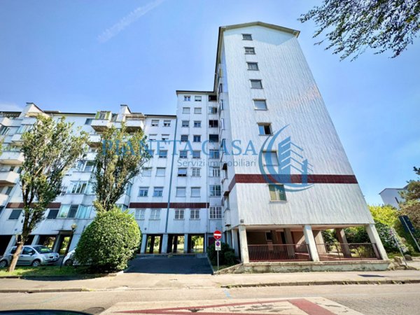 appartamento in vendita a Milano in zona Forze Armate