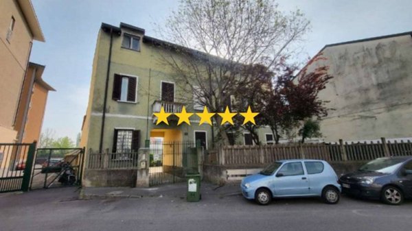 appartamento in vendita a Milano in zona Baggio