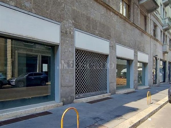 negozio in vendita a Milano in zona Guastalla