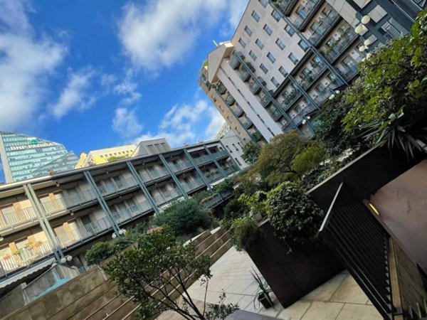appartamento in vendita a Milano in zona Porta Nuova
