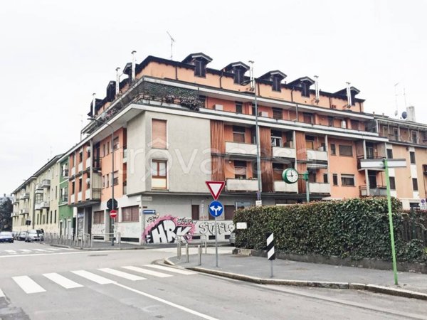 negozio in vendita a Milano in zona Gratosoglio