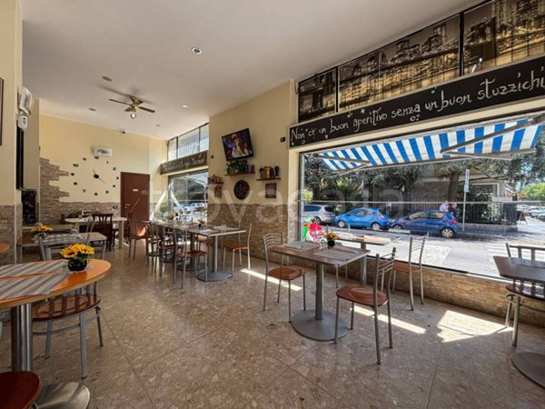 negozio in vendita a Milano in zona Famagosta