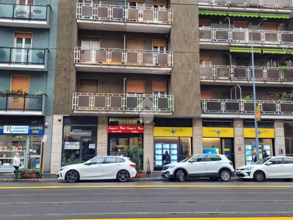 negozio in vendita a Milano in zona Rembrandt