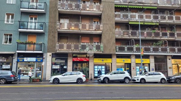 negozio in vendita a Milano in zona Rembrandt