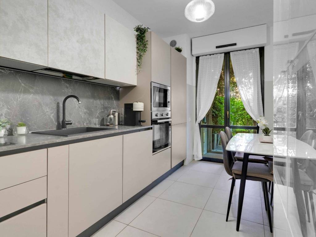 appartamento in vendita a Milano in zona Famagosta