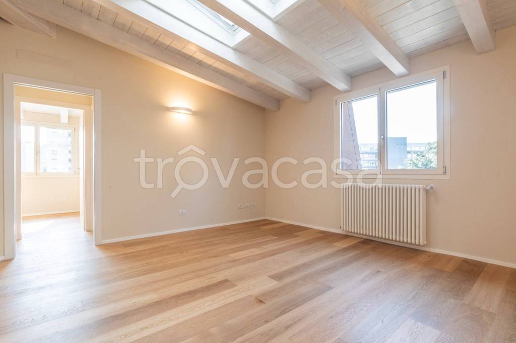 appartamento in vendita a Milano in zona Ghisallo