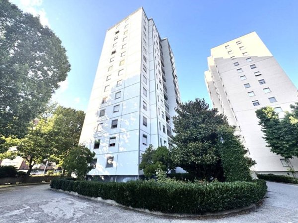 appartamento in vendita a Milano in zona Gallaratese