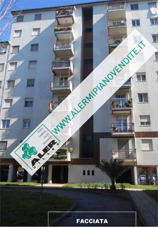 appartamento in vendita a Milano in zona Lorenteggio