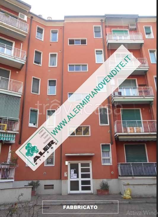 appartamento in vendita a Milano in zona Lorenteggio