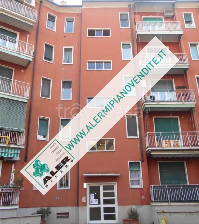 appartamento in vendita a Milano in zona Lorenteggio