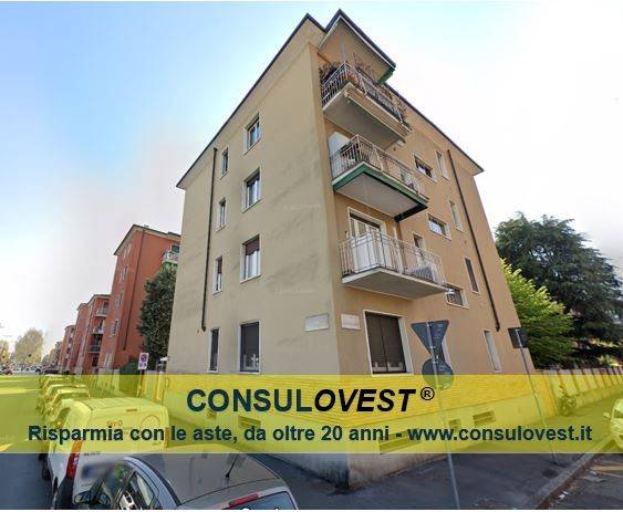 appartamento in vendita a Milano in zona Lorenteggio