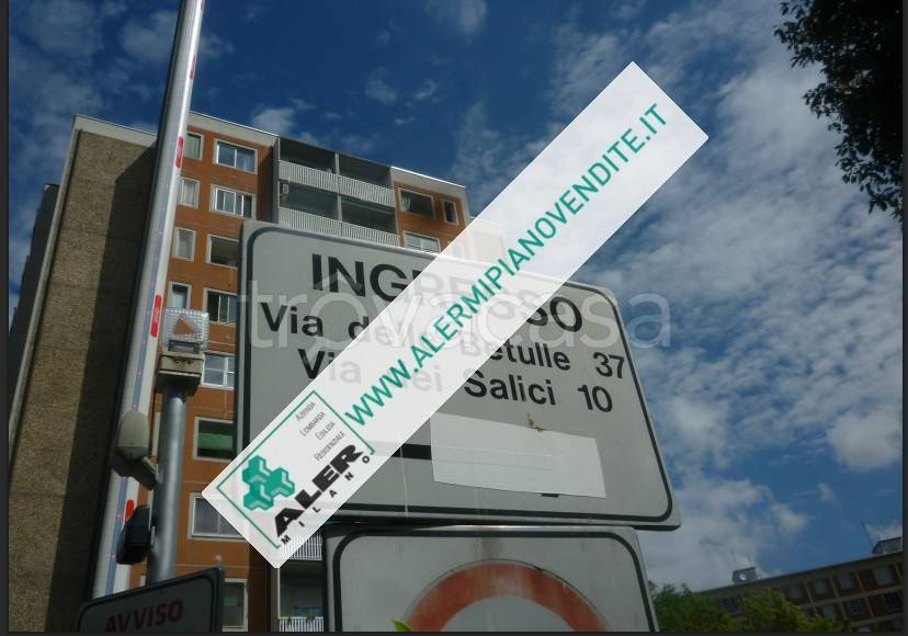 appartamento in vendita a Milano in zona Quartiere degli Olmi