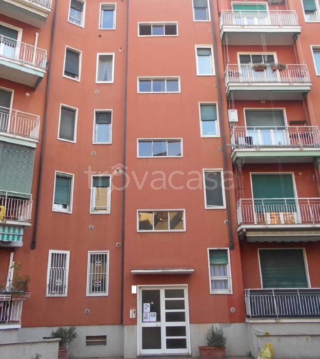 appartamento in vendita a Milano in zona Lorenteggio