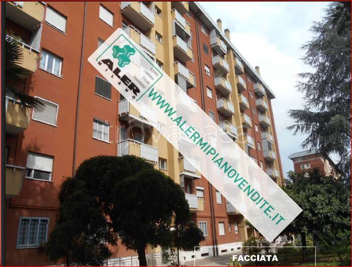 appartamento in vendita a Milano in zona Lorenteggio