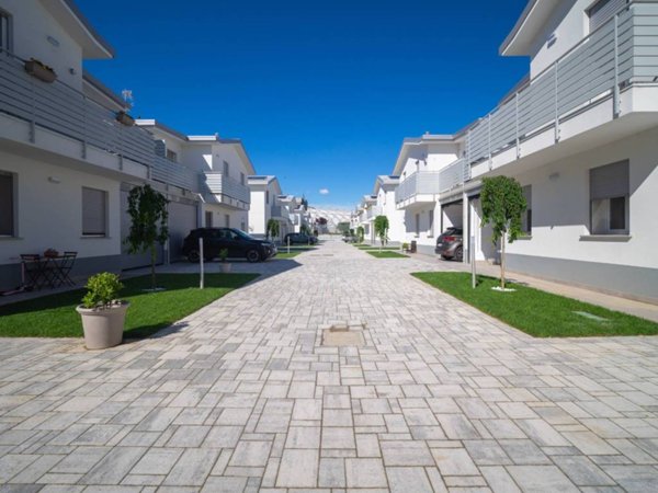 appartamento in vendita a Milano in zona Famagosta