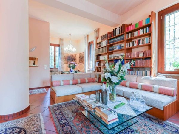 casa indipendente in vendita a Milano in zona Adriano