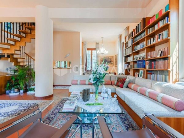 casa indipendente in vendita a Milano in zona Crescenzago