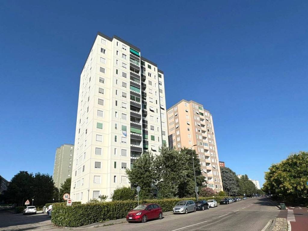 appartamento in vendita a Milano in zona Gallaratese