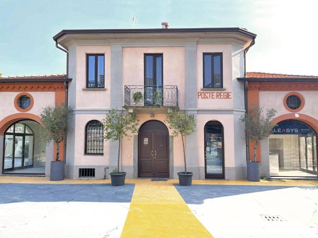 negozio in vendita a Milano in zona Rogoredo