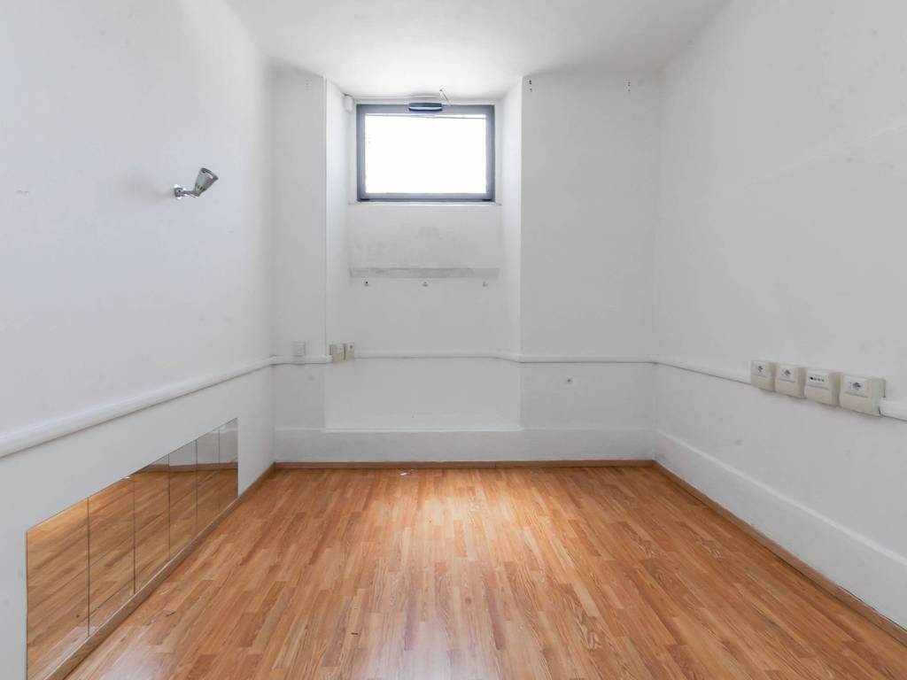 negozio in vendita a Milano in zona Centro Direzionale