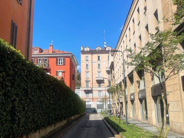 appartamento in vendita a Milano in zona Porta Nuova