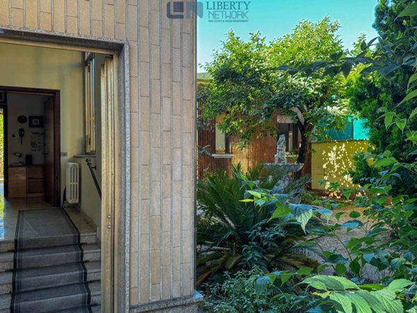 intera palazzina in vendita a Milano in zona Turro
