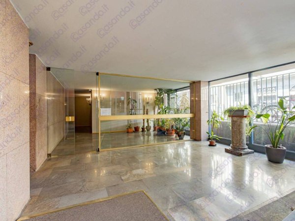 ufficio in vendita a Milano in zona Guastalla