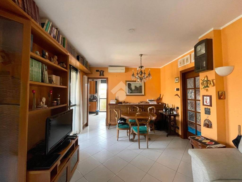 appartamento in vendita a Milano in zona Barona
